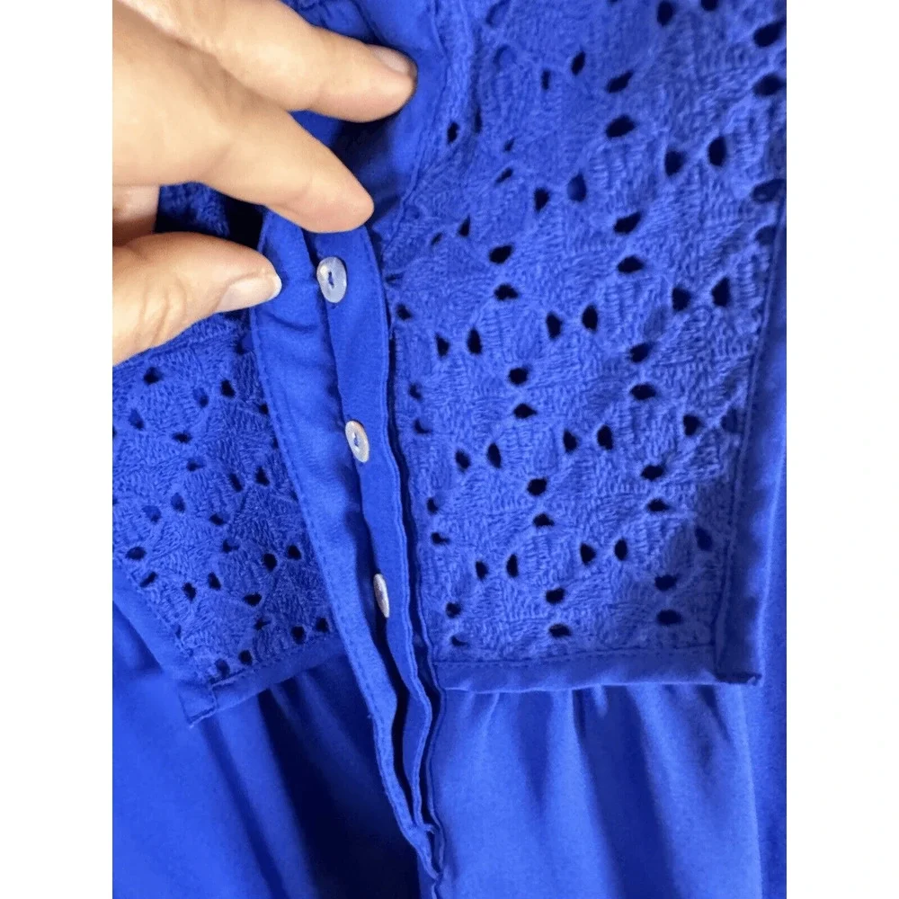 DANIEL RAINN Top Womens Small Sm S Blue Eyelet Detail Roll Tab Long Sleeve Popov